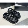 Kvinnors sandaler sommar 2024 äkta läder damskor kvalitet bowknot blommor hårdvara krok loop designer svart rem strandskor 35-41