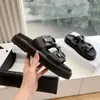 Designer Gladiator Shoes Mules Sandale femme hommes pantoufles Luxurys Chaussures Summer Sandale Le cuir talon plat Sliders Travelt Home Slipper Talons à l'extérieur TIMES 35-42