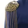 Broszki z kurtką metalową łańcuch frędzki vintage broszka nit epaulette odznaki moda