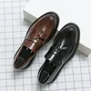 Chaussures décontractées plate-forme masculine mocassins Black Fashion Locons de luxe de luxe de mariage en cuir en cuir haricots conduisant