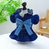 Robe d'animal de compagnie de vêtements pour chiens avec décoration de bowknot charmants manches à volants élégants denim élégant pour chiens petits