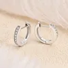 Orecchini a cerchio classici Mini cerchi d'argento 925 Silver per donne certificate rotonde certificate rotonde da 1,3 mm Moissanite a fila singola Fashion Huggie Gioielli regalo