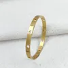 Bangle Simple Hollow Out Heart Bangles for Women Fashion Fashion Saille Steel Dewelry Gold Plated Bracelets Пара подарки на День святого Валентина