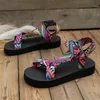 Plateforme d'été Sandales plates Femmes 2024 Chaussures de plage non glissantes légères Sandales de corde mignonnes pour les femmes Reconfort Gladiator Sandalias Mujer 240411