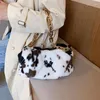 Bolsa de calidad Patrón de vaca Bolsos de hombro de piel sintética para mujeres Tendencias de invierno Bolsos de cadena espesa mano