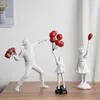 Banksy Sculpture Collection Flower Thrower Standbeeld Pop Art Modern Ballon Girl Figurine Office Home Decoratie Accessories Street 240411