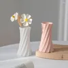 VASESミニフラワーVase Nordic Bottle Aesthetic Room装飾装飾的なプラスチック製のリビングデコレーションデスクトップ飾り