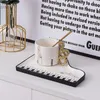 マグカップ、ソーサースプーンセットカプチーノアフタヌーンティーカップギフト付きの黒と白のピアノセラミック熱耐性コーヒーマグ
