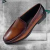 Sapatos casuais Men de couro genuíno que dirige o outono 2024 deslize em suprimentos de super qualidade mocassins de couro confortável