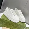 Buty designerskie na zewnątrz Buty swobodne kobiety mężczyźni 1977 Wysokiej jakości trampki Beige Ebony Canvas Tennis Luksusowe wykończenia tkaniny grube buty platforma 35-45