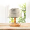 Drewniana czapka stojakowa z koła z tytułu wyświetlacza Hat Hat Uchwyt na wyświetlacz stojaka do domu
