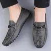 Chaussures décontractées en cuir authentiques mots de modes mocassins de conduite douce légère glisser sur les affaires masculines masculines masculines