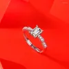 Cluster anneaux pure mode 1ct Emerald Cut Moisanite Diamond Ring pour les femmes Original 925 Top de qualité supérieure en argent sterling