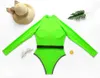 Kvinnors badkläder 2024 Sexig långärmad en bit kvinnlig baddräkt solresistent surfing snorkling baddräkt mujer monokini neon grön