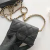 Nova carteira no designer de cartões de cadeia Designer de couro genuíno mulheres crossbody bolsa moda moda mini curta capa quadrada bolsa de bolso de bolso de bolso de alta qualidade 10a