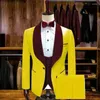 Ternos masculinos Pink Slim Fit com Borgonha Velvet Lapela 3 Peças Casamento formal noivo Tuxedo para jantar Blazer de moda masculina