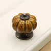Entzückende kleine runde Kürbiskeramikschrank Zugknöpfe mit Schrauben, Vintage -Schubladen -Kleiderschrankschrankschrank für Türen