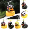 Biltillbehör Anime Duck Broken Wind Pendant Liten Yellow Duck Road Bike Motor Hjälm Ridning Cycling Bilförsörjning Nyhet