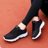 Lässige Schuhe Frau Sneaker 2024 Atmungsaktives Wandergnetz Schnüren flache Frauen Tenis Pink Black White Running for for