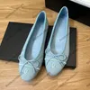 24SS dames ballet schoenjurk schoenen klassieke canvas loafers glijden op espadrilles meisjes glijbanen zwart rood blauwe muildieren buiten vrije tijd schoen zomers slippers casual schoen