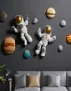 MGT Europe Originality Space astronaute Resin Home moderne El Wall Hanging Art Decoration décoration Ornements artisanaux Statue 2109490621