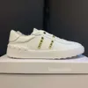 Valenstino Designer Sneaker Sneakers Scarpe in pelle allenatore Small White Fashion Leisure Coppie da uomo Sole a tavola da uomo New Trend Rivet 5 J1J0