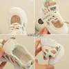 Sneakers Girls Shoes 2023 Early Autumn New Sports Childrens Single Mesh Ademende gezicht Dad Kleine en middelgrote kinderen H240411