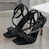 Sandaler Runway Thin High Heel Square Toe Women Metal smal Band Strind Bead Decorative Summer Sexy Party Dress Shoes