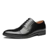 Scarpe casual uomini vestito in pelle brevetto brogue per la festa di nozze formale maschile Oxfords Business Moccasins