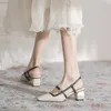Sandale d'été chaude Femmes à talon épais en forme de niche Design High Womens Chaussures couleur Matching Contrast Fashion Baotou Sandales 240228