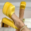 Klänningskor Kvinnor Platform Square Toe High Heels Designer Rhinestone Candy Color Thick Bottom Sandals Party Luxury Wedding