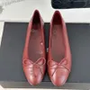 Designer schoenen Paris merk Black Ballet Flats schoenen Dames Spring gewatteerd echte lederen slip op ballerina luxe ronde teen dames kleding schoenen