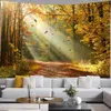 Autumn Forest Landscape Tapestry Red Aube Foglie in acero Muro Camera da letto sospeso soggiorno Decorazione per la casa R0411