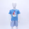 2023 New Children 's T-Shirt 단락 여름 소년 강아지 및 보트 자수 블루 탑 및 스티칭 격자 무늬 반바지 소년 베이비 슈트