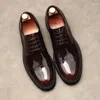 Zapatos de vestir solas gruesas para hombres de cabeza redonda grandes cordones de cuero de estilo de estilo ropa de alto grado boda