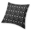 枕ノルディックスペードカードシンボルダークパターンは、ソファカー枕カバーの家の装飾用のポリエステル幾何学的な格子縞のタータンをカバーします