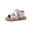 Sandals Girls 2024 New Fashion Princess Chaussures Soft Soft Middle and Small Childrens Beach Broidered Summer Roman H240411