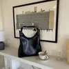 Totes mjuk läder axelväska stora kapacitetspåsar för kvinnor underarm bolsas mujer hink bolsos lat stil blixtlås säck de femme