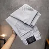 Designer de jeans masculin concepteur de haut grade de lait blanc gris gris à la mode pour la marque de mode européenne masculine élastique slim slim petit pantalon long du denim de jambe droite gmrj