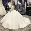 Splendidi abiti da sposa con appliques in pizzo principessa abiti da sposa a maniche lunghe.