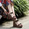 Elbise Ayakkabı 2024 Yaz Moda Sandalet Kadınlar El Yapımı Deri Çiçek Etnik Stil Bayanlar Tek 35-39 yarda