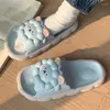 Chaussures pantoufles chambre femme et dames sandales nuage les glissements d'intérieur dessin animé anime été 2024 blanc avec talon f chaussure originale