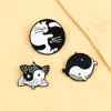 Nieuwe aankomst Zwart Wit Yingyang Ema Pins Hoge kwaliteit Lucky Koi Cat Whale Broches Women Men Men Lapel Pin Badges Sieraden Geschenk