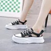 Chaussures habillées à lacets Sandales creuses Femmes Summer Color Plateforme respirante pour les baskets Sports bas