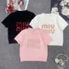 ムイ・ムイ・シャツの女性服Tシャツデザイナー女性セクシーなホルタートップパーティートップトップ刺繍タンクトップ春夏バックレスシャツムイミュイトップ407