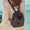 Capacité grande mode Sac de loisirs à fermeture éclair en cuir solide personnalisé sac à dos pour femmes