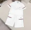 Classics Boys Polo Shirt Set Kids Designer Clothes Baby Tracks Size 100-150 cm Minimalist White Design Kortärmad och shorts 24mar