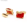 Manschettlänkar Manschettknappar för män Tomye XK22S047 Luxury Red Crystal Rhinestone Square Gold Formal Business Shirt Button Cuff Links Wedding Present Y240411