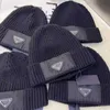 Designer beanie / crânes Caps netizen même style nouvelle version correcte triangle inversé automne / hiver un chapeau en laine tricot à la mode et sans chapeau de sélection de visage