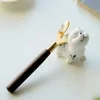 Creative HandPainted Butterfly Orchid Ceramic Tea Pet White Porslin Hovelly Cat Ornaments Lovely Play Table Decorations 240411